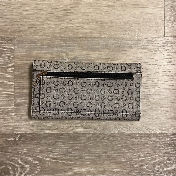 GUESS Wallet - Picture 2 of 7